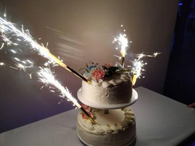 Tort weselny ze świecami